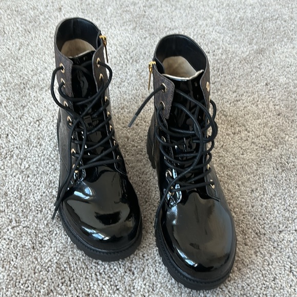 MICHAEL KORS logo Ankle boots 7 - Picture 4 of 12